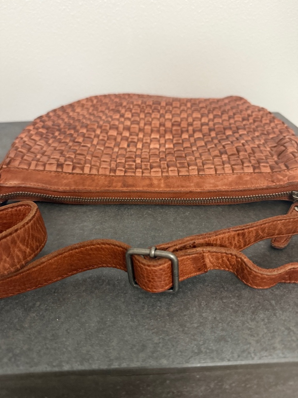 Preloved Vilenca Holland Woven Leather Crossbody Bag in Cognac - Picture 11 of 11